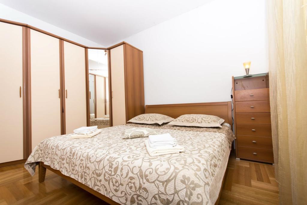 Apartments Meri Seget Vranjica Exterior photo