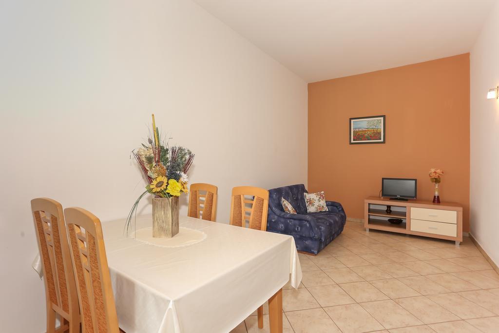 Apartments Meri Seget Vranjica Exterior photo