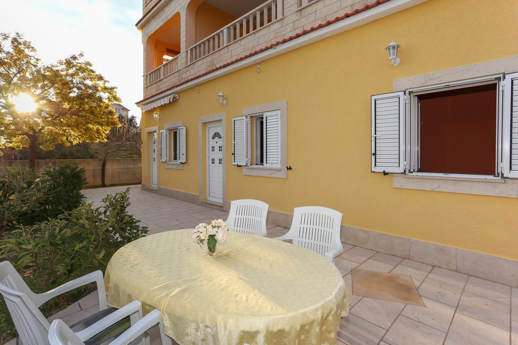 Apartments Meri Seget Vranjica Exterior photo