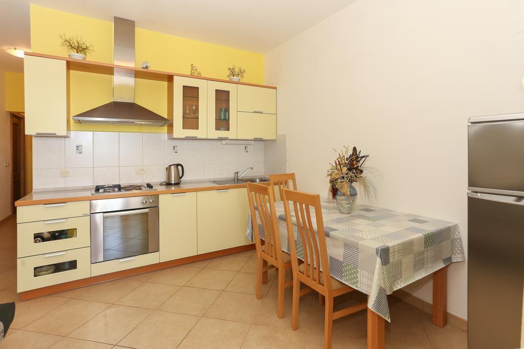 Apartments Meri Seget Vranjica Exterior photo